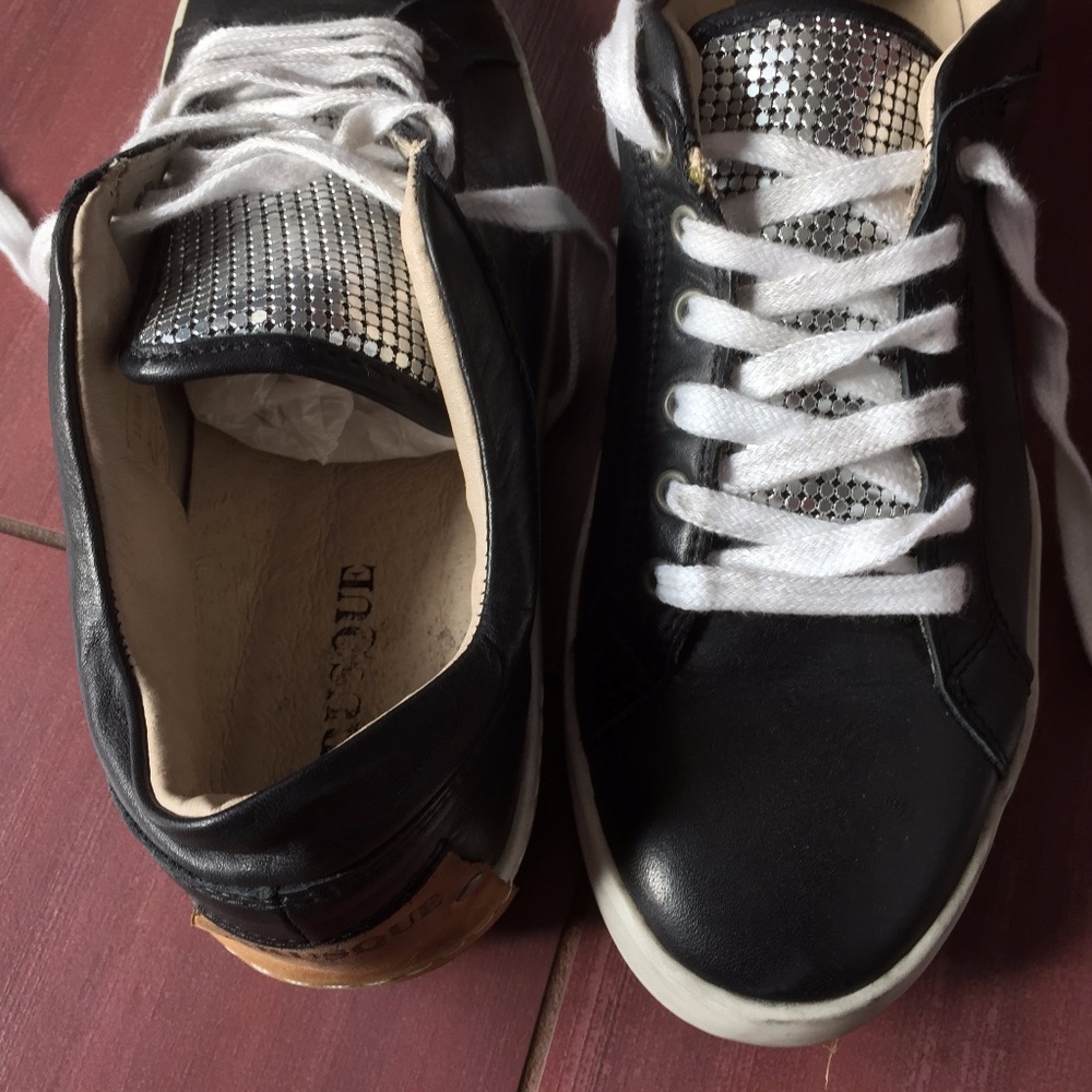 Brusque leather sneakers with sequins